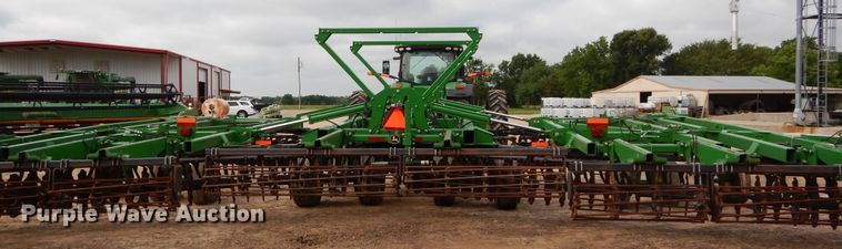 image for item DC0248 2013 John Deere 2623VT vertical tillage
