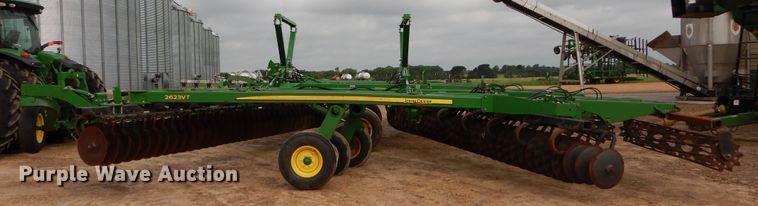 image for item DC0248 2013 John Deere 2623VT vertical tillage