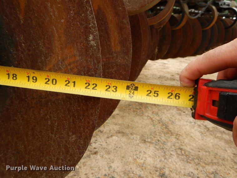 image for item DC0248 2013 John Deere 2623VT vertical tillage