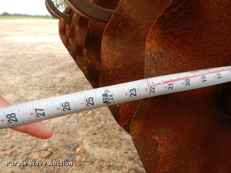 image for item DC0248 2013 John Deere 2623VT vertical tillage