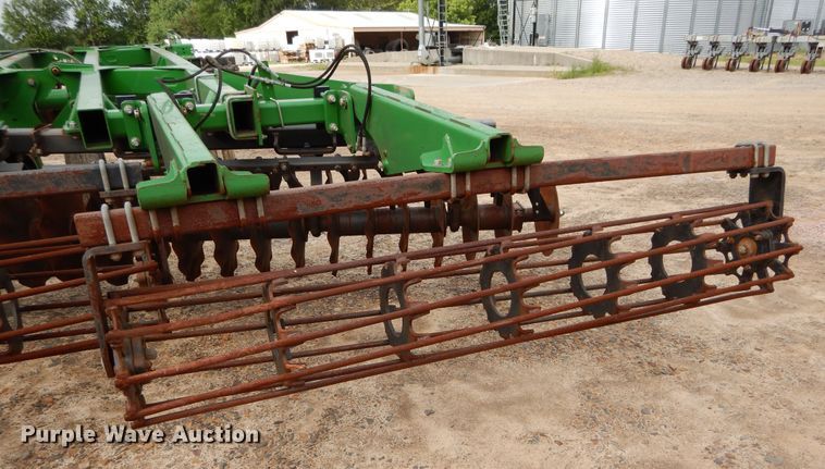 image for item DC0248 2013 John Deere 2623VT vertical tillage