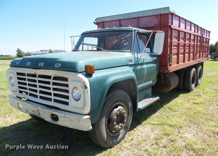 image for item DC5081 1973 Ford F700 grain truck