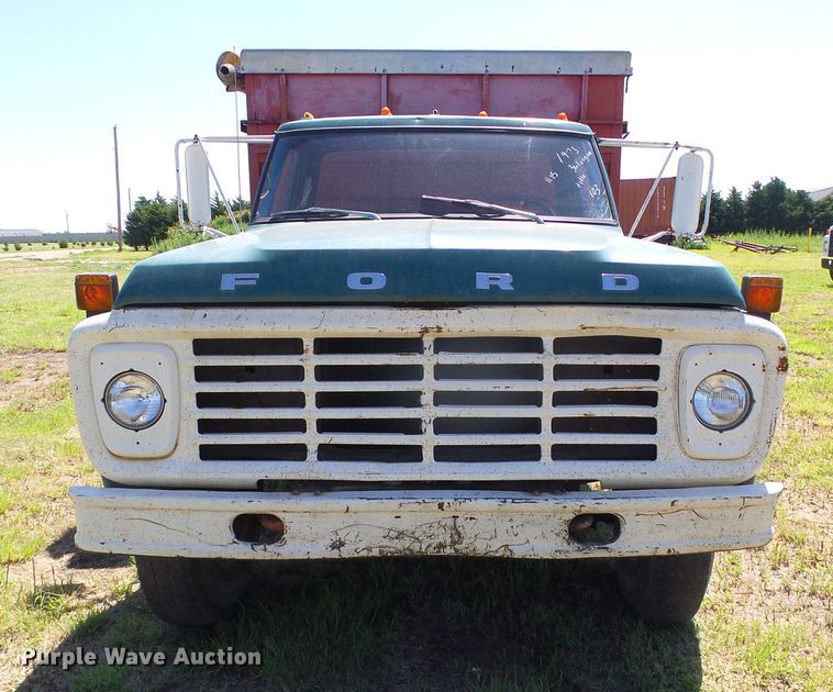 image for item DC5081 1973 Ford F700 grain truck