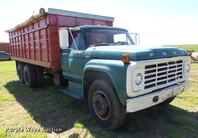 image for item DC5081 1973 Ford F700 grain truck