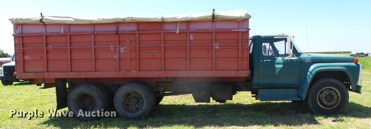image for item DC5081 1973 Ford F700 grain truck