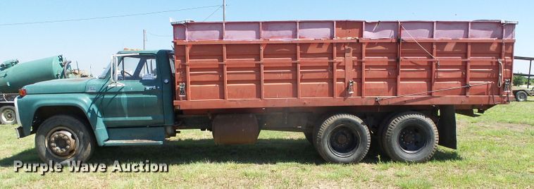 image for item DC5081 1973 Ford F700 grain truck