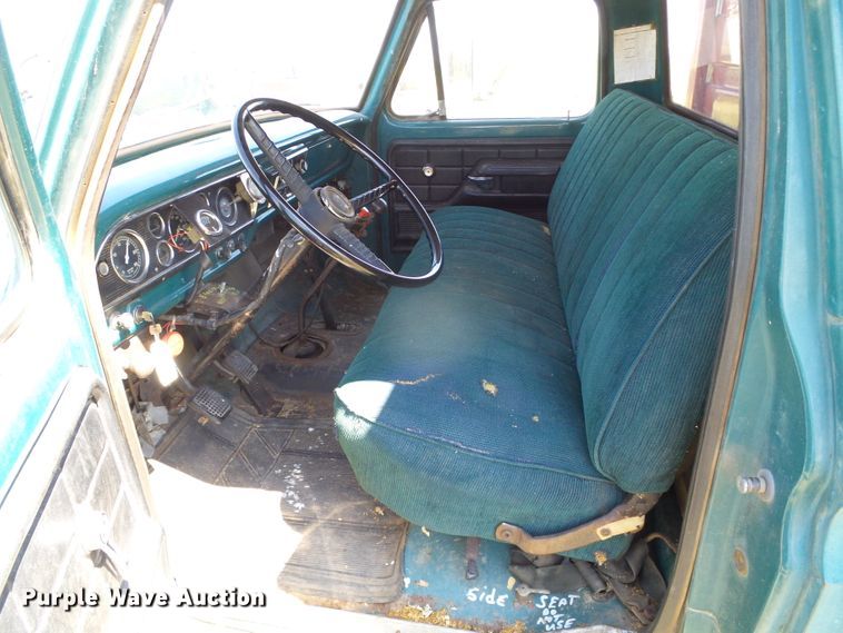 image for item DC5081 1973 Ford F700 grain truck
