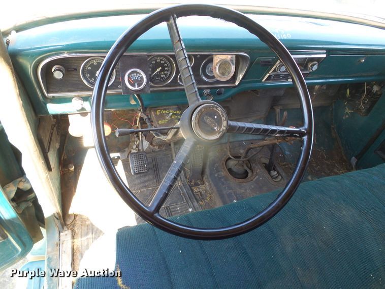 image for item DC5081 1973 Ford F700 grain truck
