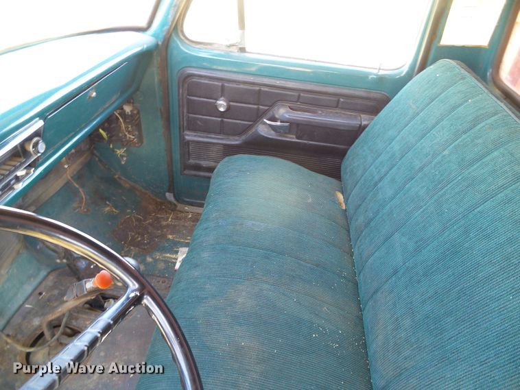image for item DC5081 1973 Ford F700 grain truck