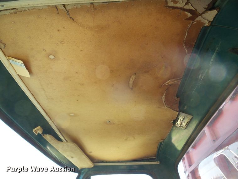 image for item DC5081 1973 Ford F700 grain truck