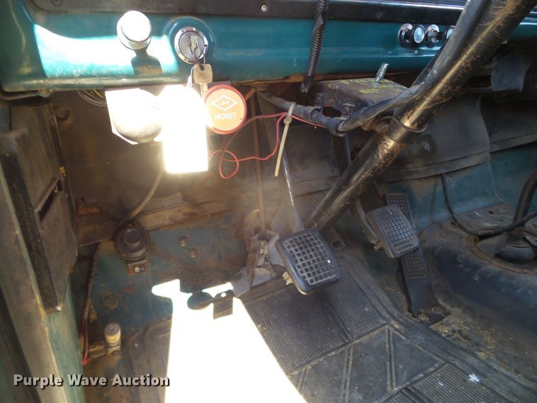 image for item DC5081 1973 Ford F700 grain truck