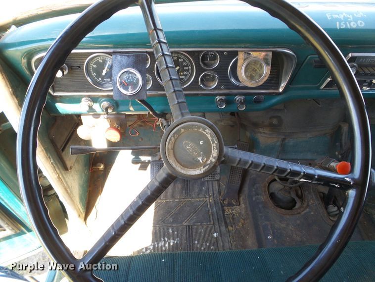 image for item DC5081 1973 Ford F700 grain truck