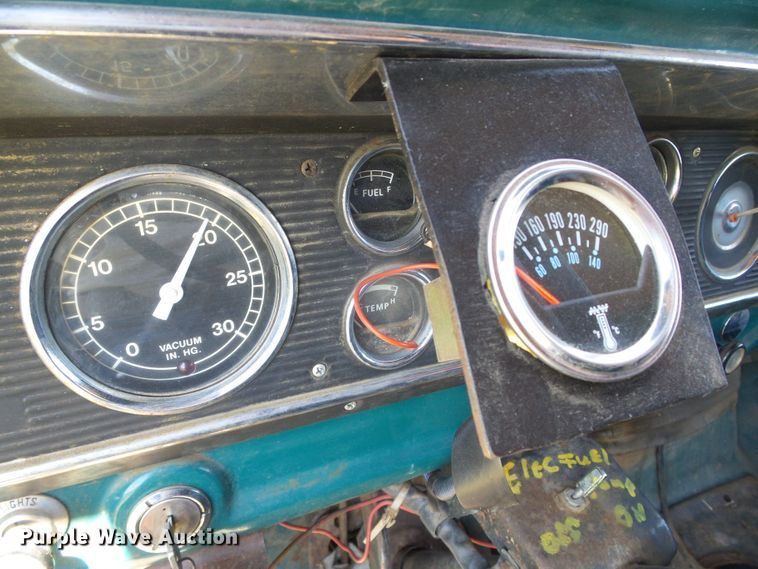 image for item DC5081 1973 Ford F700 grain truck