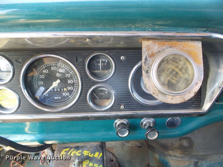 image for item DC5081 1973 Ford F700 grain truck