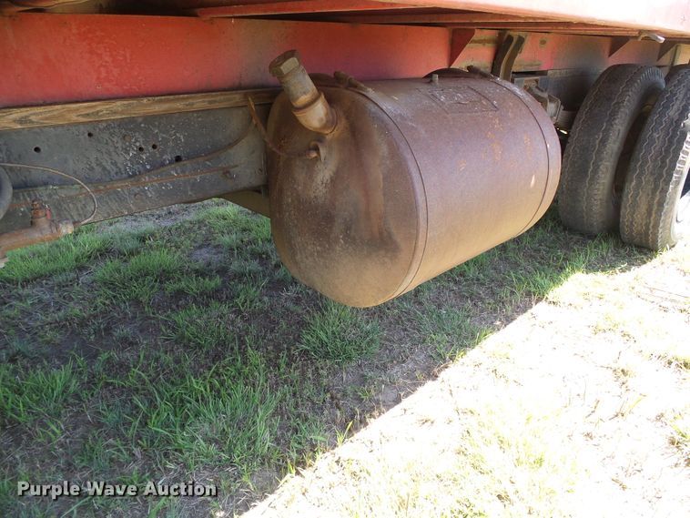 image for item DC5081 1973 Ford F700 grain truck