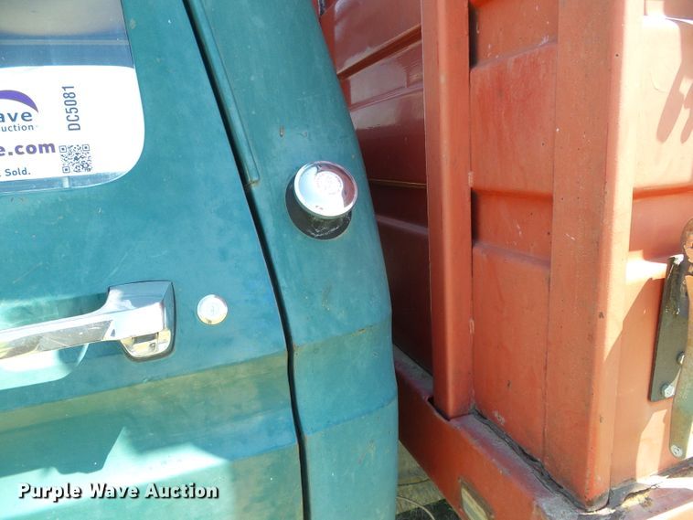 image for item DC5081 1973 Ford F700 grain truck