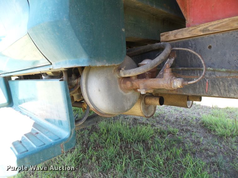 image for item DC5081 1973 Ford F700 grain truck
