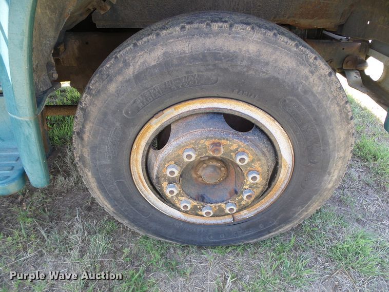 image for item DC5081 1973 Ford F700 grain truck