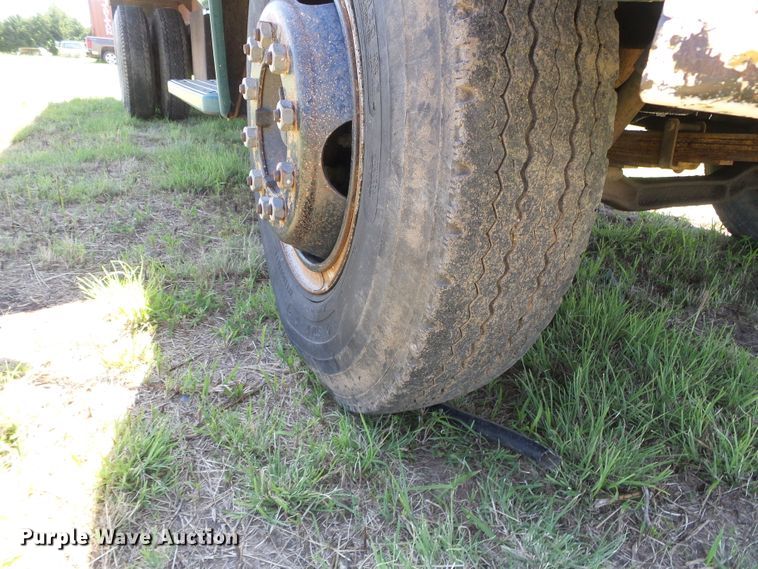image for item DC5081 1973 Ford F700 grain truck