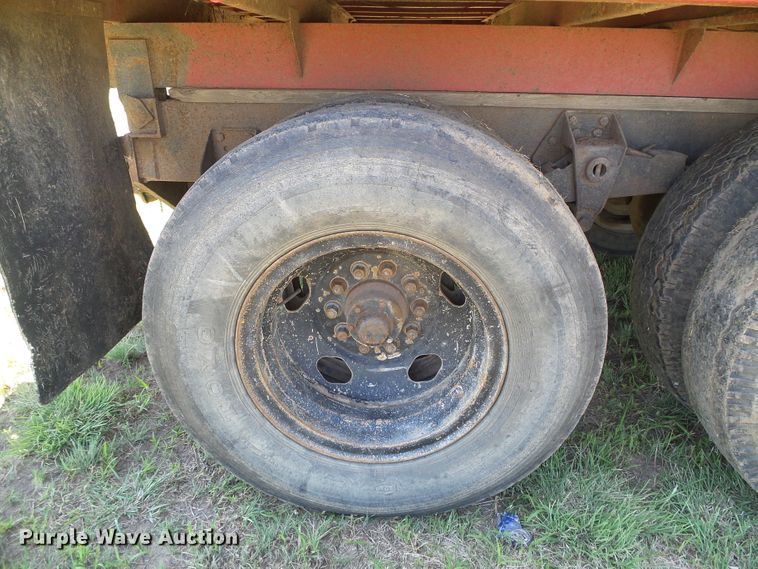 image for item DC5081 1973 Ford F700 grain truck