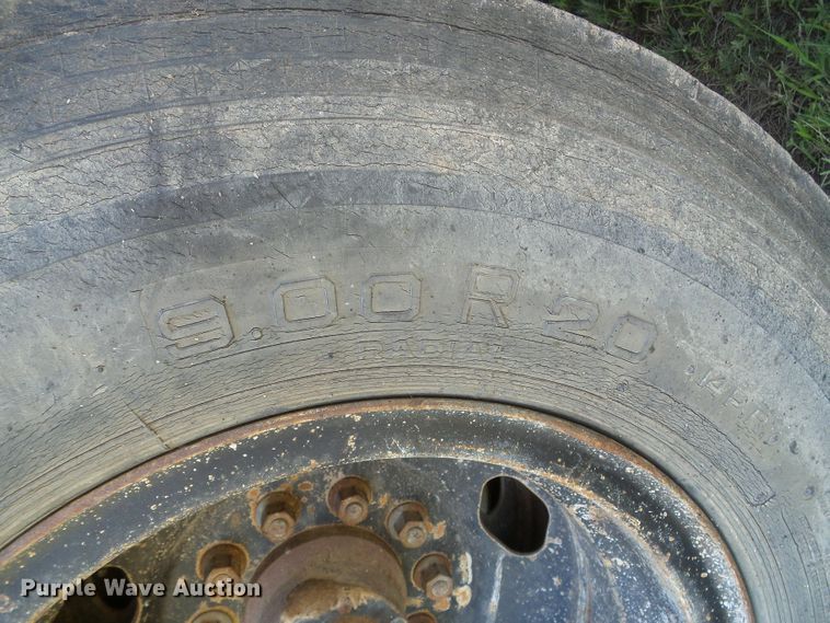 image for item DC5081 1973 Ford F700 grain truck