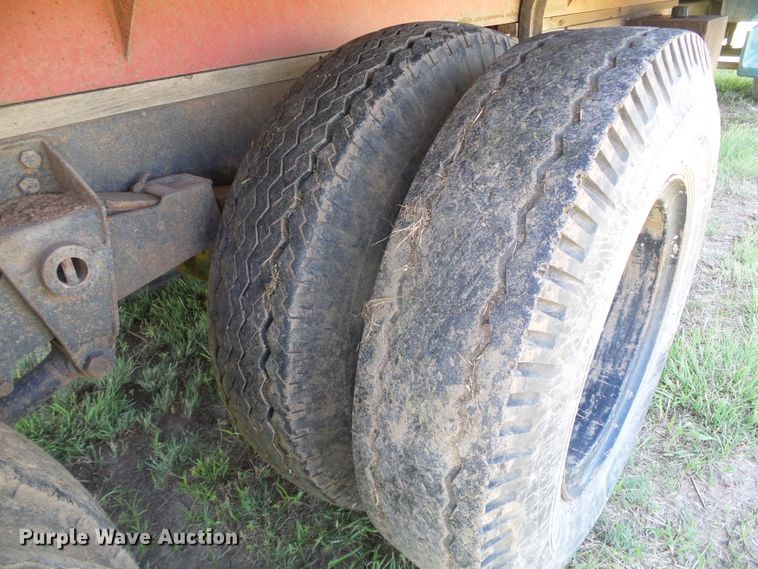 image for item DC5081 1973 Ford F700 grain truck