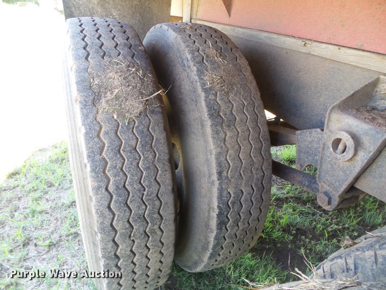 image for item DC5081 1973 Ford F700 grain truck