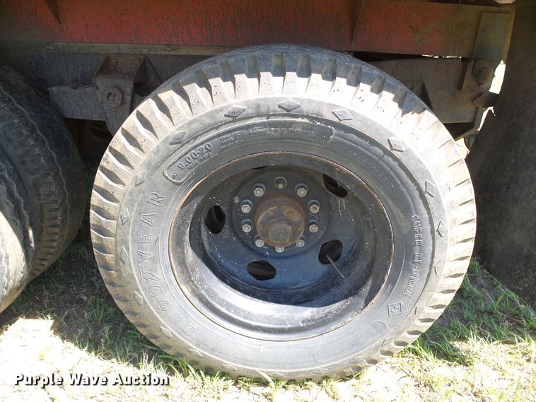 image for item DC5081 1973 Ford F700 grain truck