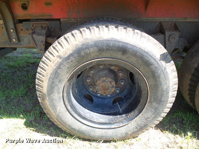 image for item DC5081 1973 Ford F700 grain truck