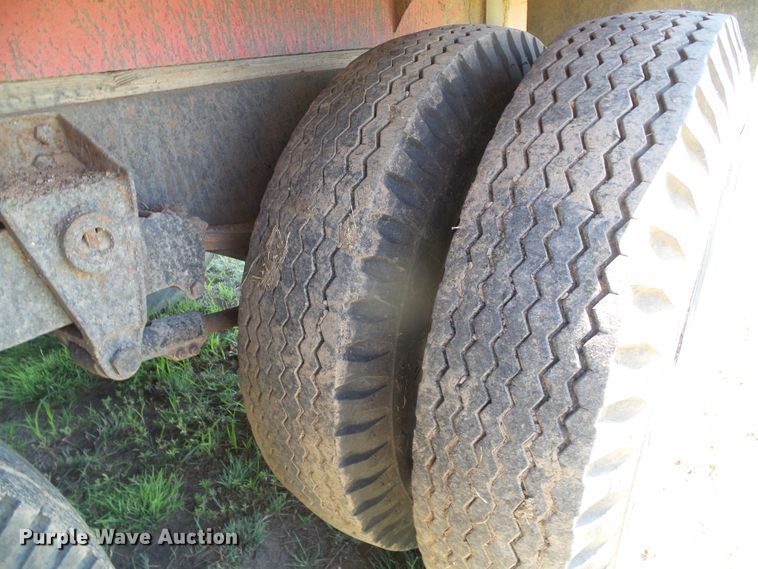 image for item DC5081 1973 Ford F700 grain truck