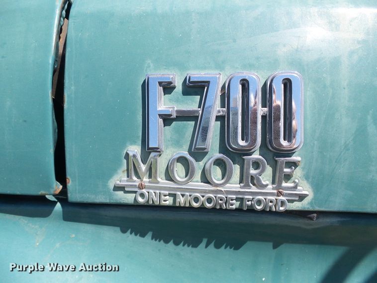 image for item DC5081 1973 Ford F700 grain truck