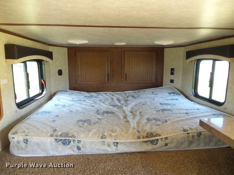 image for item DC5087 2017 Bison Coach horse trailer