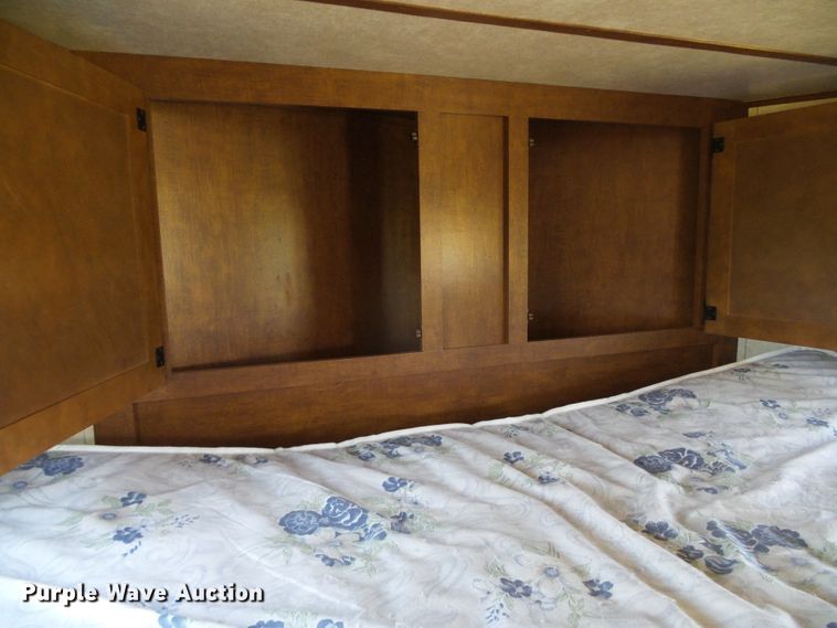 image for item DC5087 2017 Bison Coach horse trailer