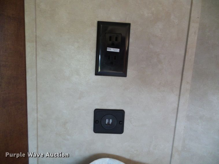 image for item DC5087 2017 Bison Coach horse trailer