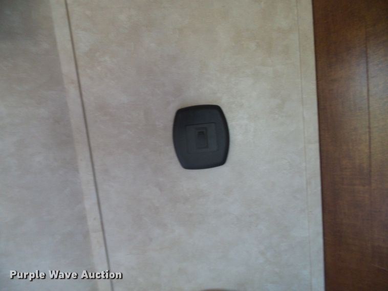 image for item DC5087 2017 Bison Coach horse trailer