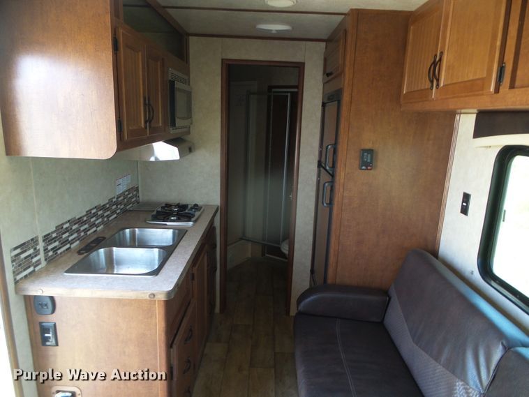 image for item DC5087 2017 Bison Coach horse trailer