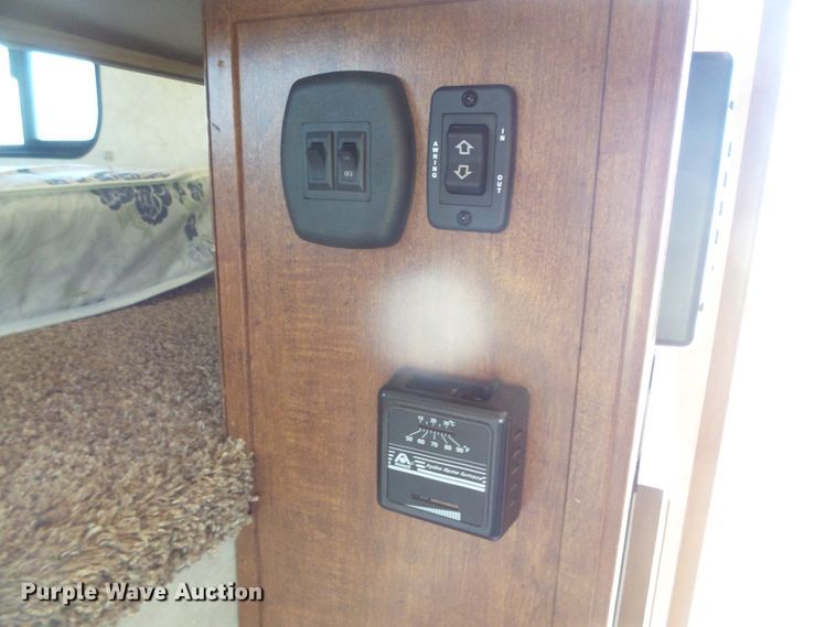 image for item DC5087 2017 Bison Coach horse trailer