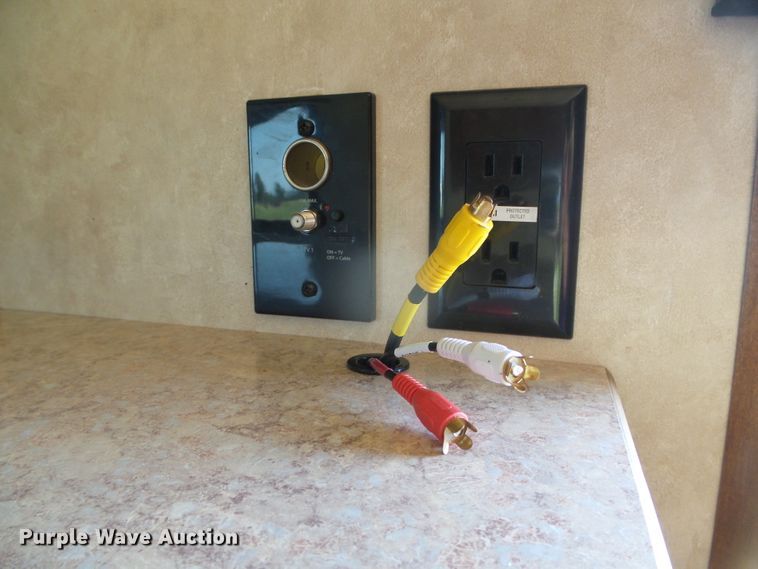 image for item DC5087 2017 Bison Coach horse trailer