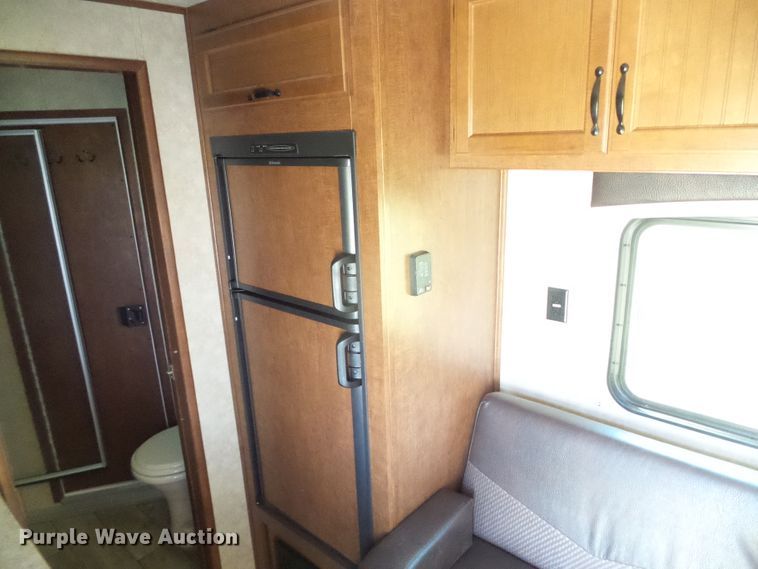 image for item DC5087 2017 Bison Coach horse trailer