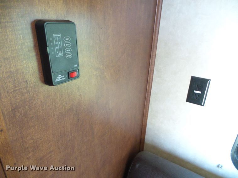 image for item DC5087 2017 Bison Coach horse trailer