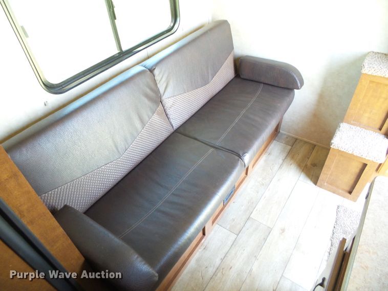 image for item DC5087 2017 Bison Coach horse trailer