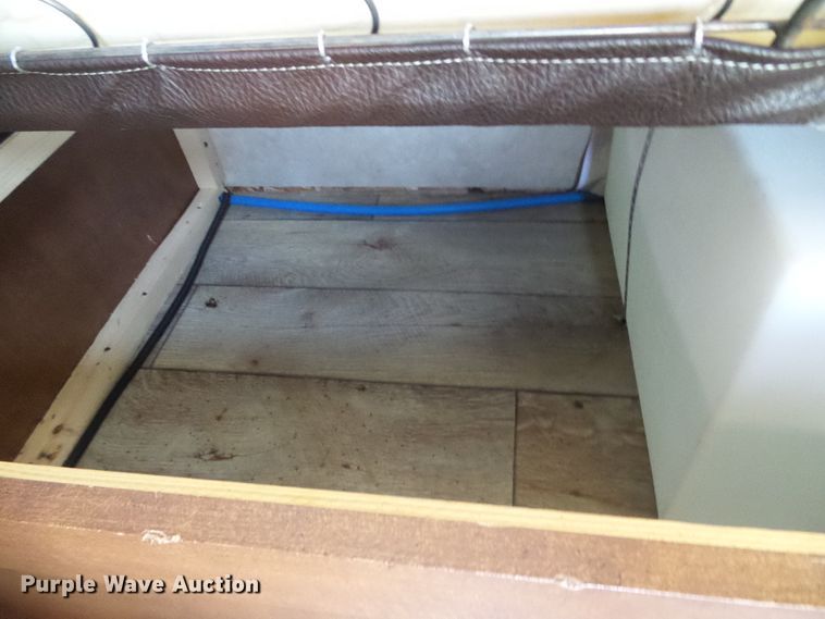 image for item DC5087 2017 Bison Coach horse trailer