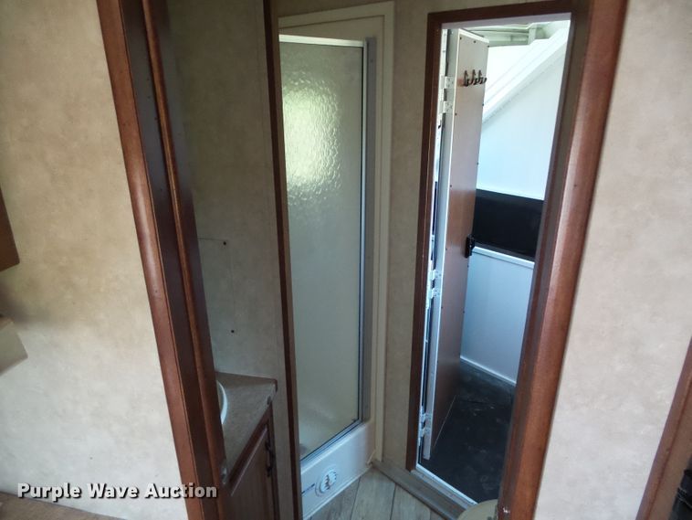 image for item DC5087 2017 Bison Coach horse trailer