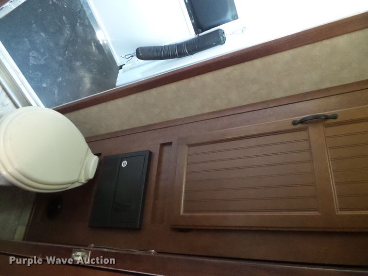 image for item DC5087 2017 Bison Coach horse trailer