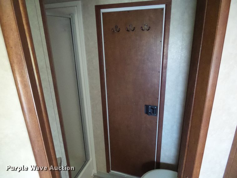 image for item DC5087 2017 Bison Coach horse trailer