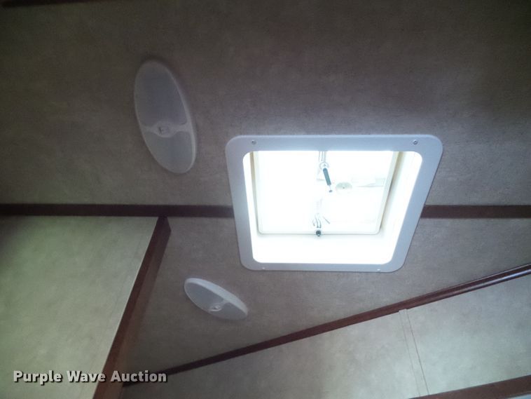 image for item DC5087 2017 Bison Coach horse trailer