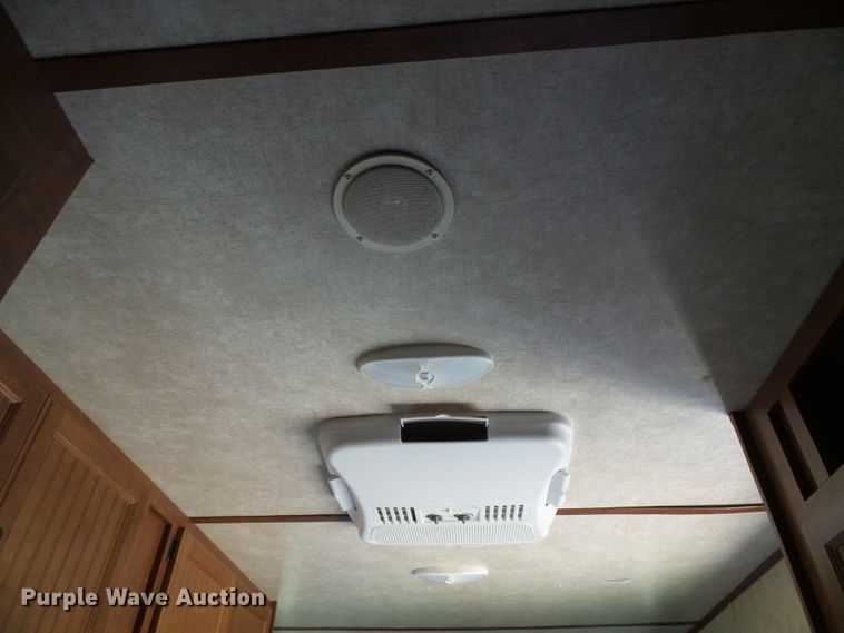 image for item DC5087 2017 Bison Coach horse trailer