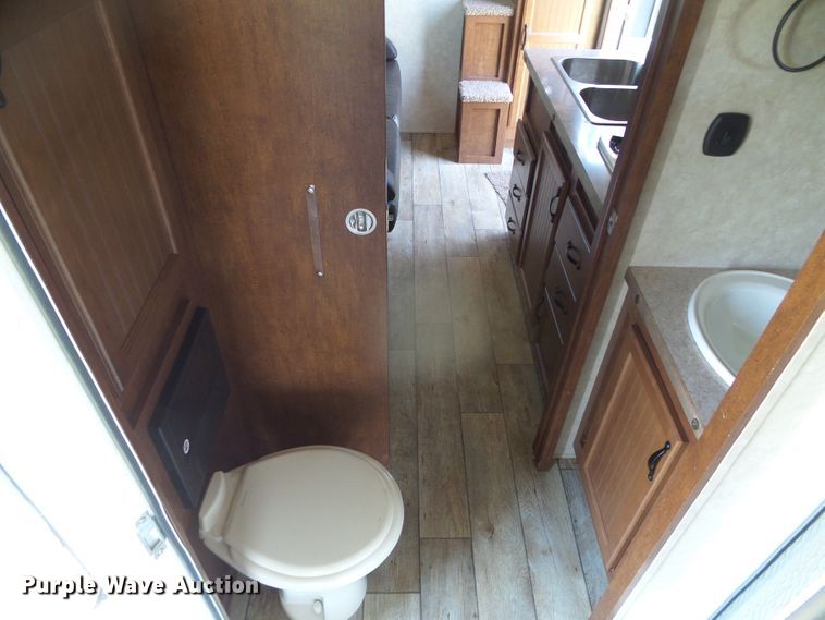 image for item DC5087 2017 Bison Coach horse trailer