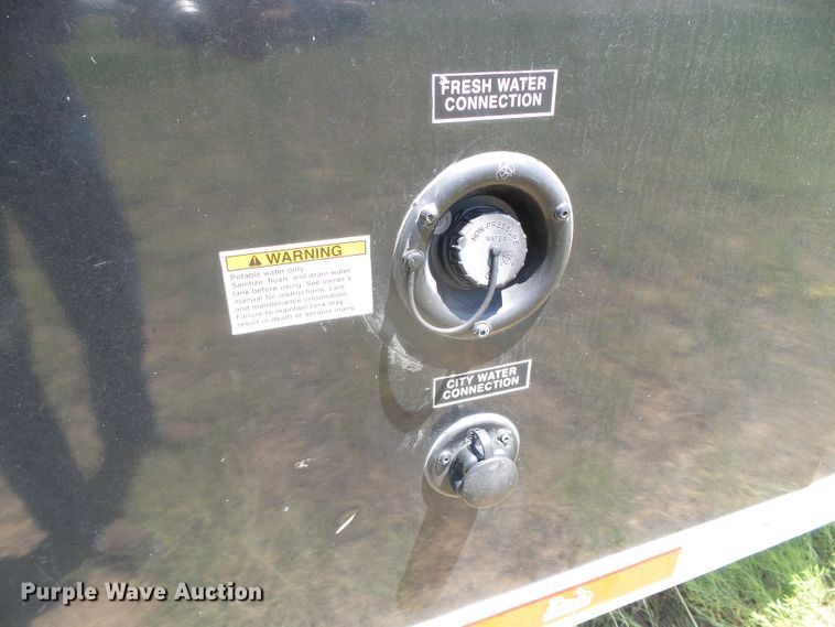 image for item DC5087 2017 Bison Coach horse trailer