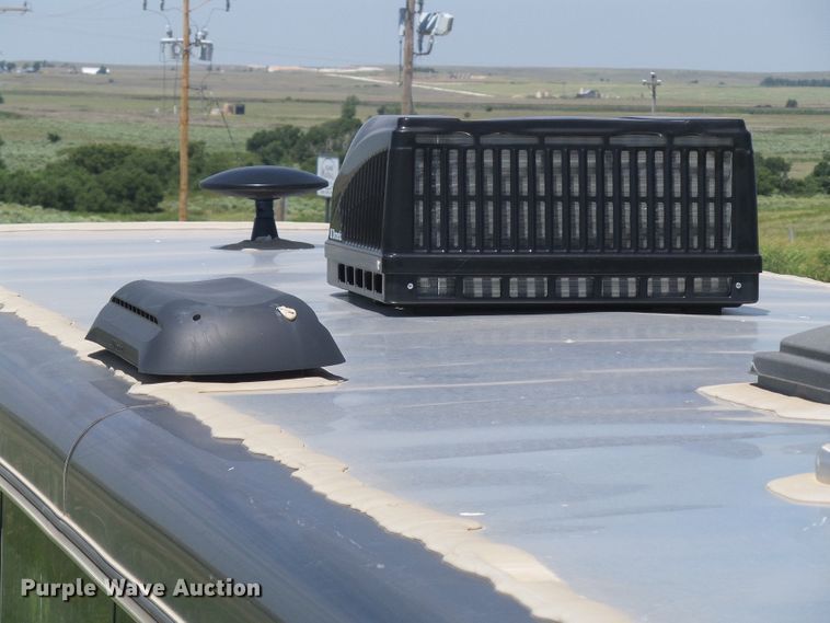 image for item DC5087 2017 Bison Coach horse trailer